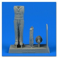  AeroBonus by Aires  1/35 WWII German Submarine Kriegsmarine Sailor #5 (Standing, Arms Down) ABN350009