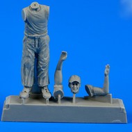  AeroBonus by Aires  1/48 WWII US Army Aircraft Mechanic #2 Pacific Theatre (Standing, cleaning w/rag) ABN480108