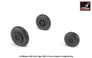  Armory  1/32 Mikoyan MiG-15bis Fagot (late) / MiG-17PF Fresco wheels with weighted tires ARYAW32014