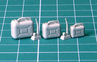  Eureka XXL  1/35 Plastic Jerry Cans (5L) EURE042