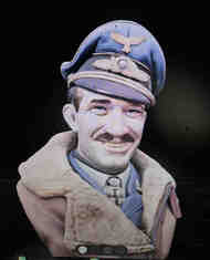 Bust: Adolf Galland 1942 - 'The Ace of Aces' - 104 kills #MMF4-006
