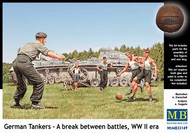 WWII German Tankers a break between battles (5 w/Dog) #MTB35149