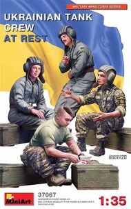 Figure Set - Ukrainian Tank Crew At Rest (4 figures) #MNA37067