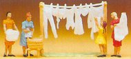  Preiser  HO Women Hanging Laundry (4) PRZ14050