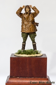  Copper State Models  1/32 British Pilot checking the goggles. Standing CSMF32-003