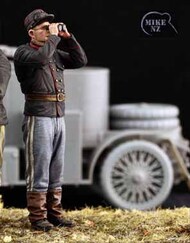  Copper State Models  1/35 Belgian Armoured Car Crewman with Binoculars CSMF35-019
